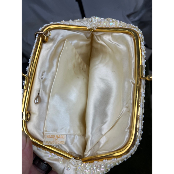 Vintage Pearl Beaded Kiss-Lock Evening Clutch – Iridescent Sequins & Gold Chain - Picture 5 of 6